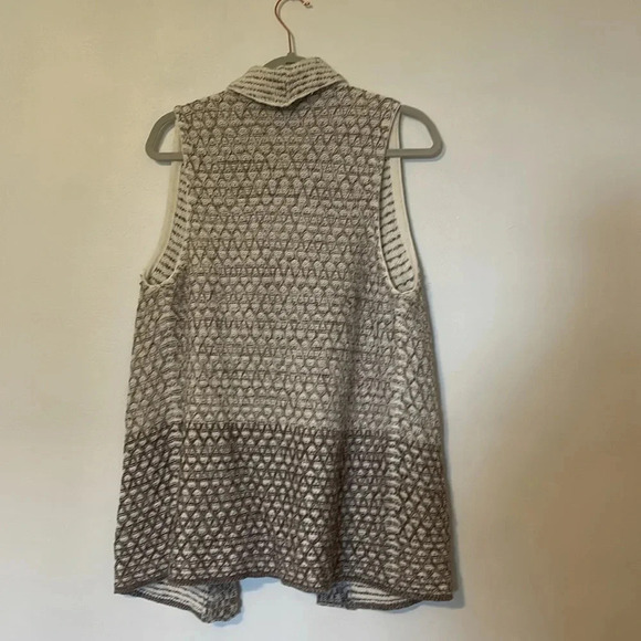 Chico’s Cream and Beige Tan Sweater Vest -Size 2 - Picture 10 of 11